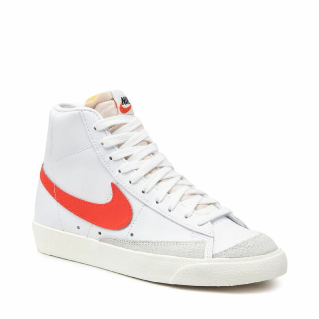 Moteriški kasdieniniai sportbačiai Nike BLAZER MID 77 CZ1055 101 Balta